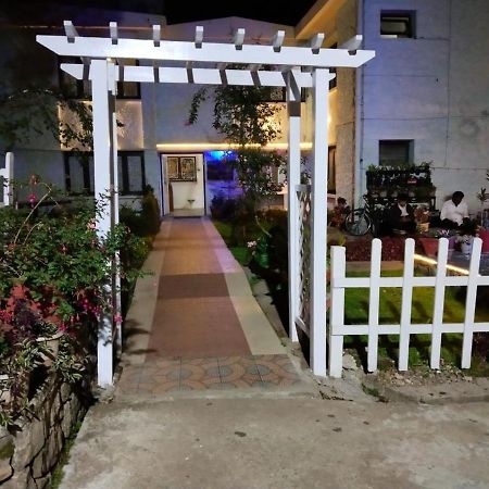 Hotel Seven Roads Kodaikanal Buitenkant foto